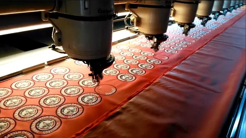 Barudan nakış makinesinde seri üretilen okul armaları